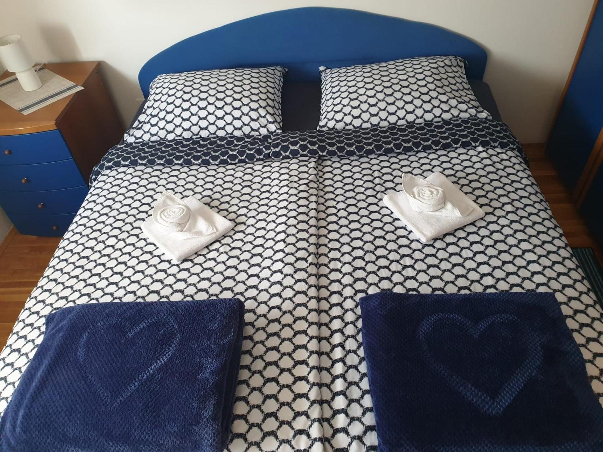 Happy Home Gospic Bagian luar foto